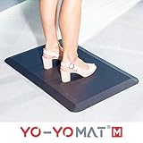 MAXIMICE LOS BENEFICIOS DE UN ESCRITORIO PERMANENTE: Los beneficios del Yo-Yo MAT se logran mejor cuando se usa un escritorio de pie ajustable en altura o en su cocina. La estructura de esta alfombrilla animará a los pies del usuario a realizar micro movimientos, mejorando así la circulación sanguínea y reduciendo la fatiga.