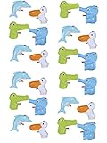 Animales dulces para la diversión en el agua en la piscina o en el jardín.