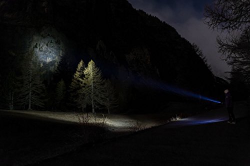 Olight® R20 Javelot aufladbare Taschenlampe 900 Lumen mit CREE XP-L Hi LED inkl.1 x wiederaufladbar 2600mAh 18650 Lithium Ion Akku, 1x USB Ladekabel und 1x Handschlaufe, Schwarz - 7