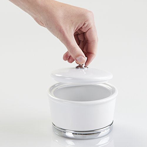 mDesign Keramikschale mit Deckel weiß – Edler Badezimmer-Aufbewahrungskorb – Ideal für sämtliches Badzubehör - 2