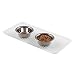 Produktbild mDesign Silikonmatte Futternapf - kleine Napfunterlage Silikon für Hunde und Katzen - praktische Bodenschutzmatten: transparent, 40,6 cm x 20,3 cm