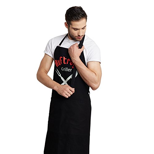 Inhoma Grillschürze bedruckt: „Auftrags-Griller“ in Schwarz | 100% Baumwolle | Barbecue-Schürze mit praktischen Taschen & verstellbarem Nackenband | extra groß 1x1m | Männergeschenk| mit Spruch - 4