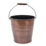Con su clásica carcasa de cobre y su construcción robusta, este cubo de encolar antiguo complementa perfectamente la fragancia de un chimenea bien utilizado.