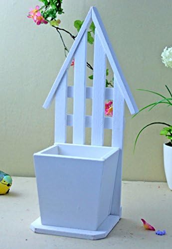 Field-mounted wooden fence floral fence planter container
