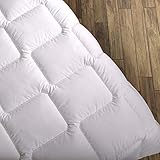 ✔ LEICHTE PFLEGE & AUFBEWAHRUNG: waschbar bis 40°. Nimmt ihre ursprüngliche Form leicht wieder an, auch nach mehrmaliger Maschinenwäsche. Dank ihrer Größe können Sie die Decke wieder zusammenrollen und leicht verstauen oder sie überall mitnehmen und als vielseitige Extradecke benutzen. Wir vermuten, dass die Decke nicht allzu lang in einem Schrank liegen wird und sehr schnell zu Ihrer Hauptwahl wird.