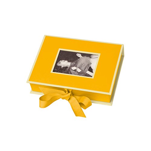 Semikolon Kleine Fotobox mit Einschubfenster sun (gelb) | Sammelbox und Aufbewahrungsbox für Bilder und Fotos | Praktische Schachtel oder Geschenk-Box auch für Schmuck und Kleinteile | 20,7 x 15,3 x 4,7 cm