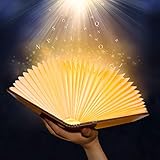 📖【Diseño innovador】Esta LED lámpara de libro parece un libro de tapa dura con una cubierta de madera lisa. Enciéndelo y conviértelo automáticamente en una luz blanca cálida lámpara ambiente. Ciérralo y la luz se apagará de inmediato. El versátil luces de libro tiene súper imanes incorporados de grado industrial que pueden libremente convertir páginas de 0 ° a 360 °. Las luces de ventilador de 180 ° o las luces esféricas de 360 ° pueden crear un nuevo espacio de acuerdo con sus preferencias.