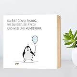 Du-bist-genau-richtig-Pinguin - einzigartiges Holzbild 15x15x2cm zum Hinstellen und Aufhängen, echter Fotodruck mit Spruch auf Holz - schwarz-weißes Wand-Bild Aufsteller Holz-Schild Wandschild Holzdeko zur Dekoration im Büro und Zuhause oder als Geschenk Mitbringsel Geschenkidee zum Geburtstag Umzug Einzug für Freundin Mutter Schwester Familie ... Poster Kunst-Druck Home Deko - Lebensweisheit Selbstbewusstsein