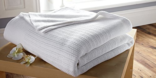 white cellular blanket