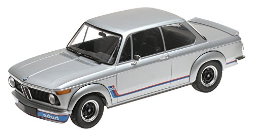 Preisvergleich Produktbild Minichamps 1: 18 1973 BMW 2002 Turbo – silber – 155026201