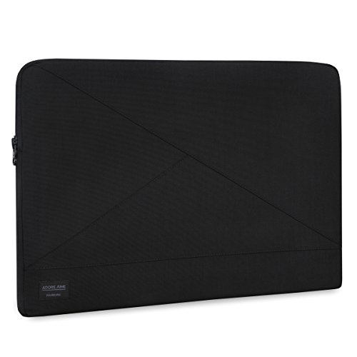 Adore June MacBook Pro 15 (2016) Hülle „Triangle“ aus original Cordura in schwarz. Elegante Laptop-Tasche aus widerstandsfähigem Textil-Stoff für das Apple MacBook Pro Retina 15″ mit Touch Bar (2016). Hochwertige Tasche als treuer Begleiter. Made in Europe. - 2