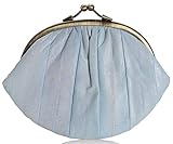 Style-Liebling: Der Becksöndergaard Geldbeutel Granny aus hochwertigem und angenehm weichen Aalleder in angesagter Vintage-Form kommt in Baby Blau. Und glänzt auch als handliche Abendbegleitung.