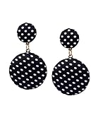 Die Ohrstecker bestehen aus zwei mit Stoff überzogenen Kreisen. Der untere ist größer als der Stecker