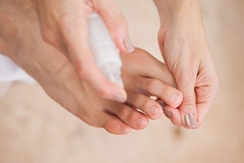 Fussspray BioFit Pflanzlich – Schutz, Pflege und Hygiene bei Fußpilz und Nagelpilz – Pflanzliches Hygienespray für die Schuhe und Füße nach Sport, Fitnessstudio, Schwimmbad, Sauna – Antibakteriell – Rein pflanzlich – 100 ml - 2