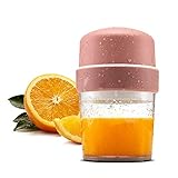🍓 [Humanisiertes Design] : Die Sohle ist aus dem Lebensmittel erreichenden rutschfesten Silikon, deshalb kann sie stabil auf dem geneigten Tisch stehen. Durch der transparente Becher können Sie die Menge und Farbe des Saftes rechtzeitig beobachten. Dank des abziehbaren Design ist sie sehr einfach zu reinigen, kein Motor, keine Batterie, Sie braucht nur sie ins Wasser zum Waschen zu sinken.