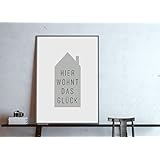 Typo Poster: hier wohnt das Glück, Haus, grau
