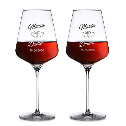 AMAVEL Set 2 Calici da Vino Rosso con Incisione - Bicchieri Personalizzati con Nomi e Data - Motivo Cuori - Bicchieri per Sposi - Idee Regalo di Nozze o Anniversario - Bomboniere