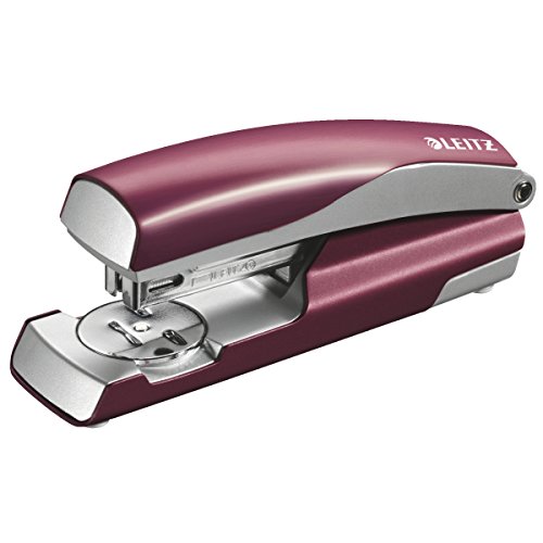 Leitz 55626028 Heftgerät (30 Blatt, Metall mit Kunststoffelementen, Inkl. Heftklammern, Nexxt Style, Blisterverpackung) granat-rot