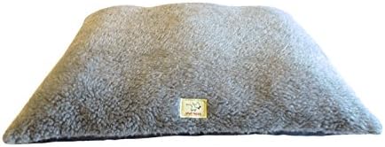 WET NOSE® - MEDIUM SIZE - LUXURY PILLOW SHAPED DOG BED in grey coloured fleece. Super soft fleece top. Unique luxury deep fill channelled fibre filling to prevent shape loss. Size 33" x 26" x 6" thick. Size suitable for springer spaniel, collie, staffie or similar. Made in Britain