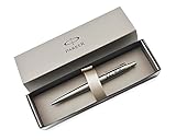 Unsere Produkte werden unter Verwendung der neuesten Technologie graviert: YAG Laser-Markierer (von RMI-Laser). Die Wellenlänge eines YAG-Lasers (1,064 Mikron) ist genau zehnmal kleiner als die 10,64 Mikron der CO2-Laser-Wellenlänge. Dies ist der Grund, weshalb Markierungen in Schwarz erscheinen (oder silberfarben auf Aluminium), anstatt der Gravierung von Löchern in Buchstabenform, wie es bei CO2-Laser-Markierern vorkommt.