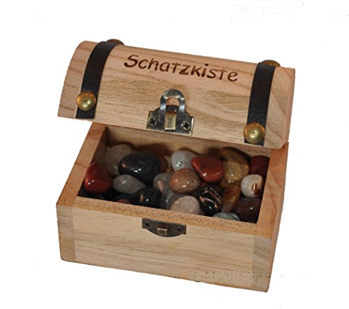 Schatzkiste mit Aufdruck und mit großen Edelsteinen gefüllt, Größe der Edelsteine ca. 2-3 cm