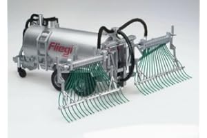 BRUDER SPIELWAREN GMBH + CO. K Bruder Fassanhänger mit Schleppschlauchverteiler, 1 Stück