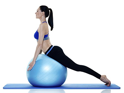 Gymnastikball mit Handpumpe von Maximo Fitness | Hervorragende Qualität | Ideal für Stabilitätstraining, Rumpf- und Gleichgewichtsübungen, Pilates, CrossFit | Platzsicher | Rutschfestes Kunststoffmaterial | 65 cm | Blau - 2