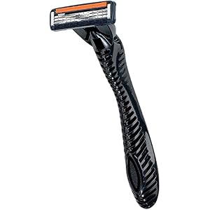 BIC Flex 3 Hybrid, Triple Blade Razor Blade for Men, Extra Smooth and Precise Shave, Pack with 1 Handle and 4 Refills - Image 2