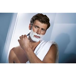 Gillette Blue II Disposable Razor Plus Sensitive - 5 pack - Image 2
