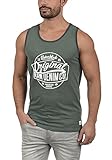 Das Tanktop, der ärmellose Bruder des T-Shirts, ist mittlerweile ein absolutes Basic und mit dem stylisch cleanen Walex kannst du dir direkt ein ziemliches Chef-Teil sichern.