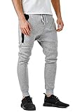 Die Jogging Pants sitzen absolut bequem, verfügen über einen Tunnelzug im Bund, zwei praktische Seitentaschen und elastische Rippstrickbündchen an den Beinenenden - und sind ein echter Hingucker! Das Jogging Pants Modell beeindruckt mit gestepptem Kunstleder und Zippern an den Seitentaschen, die Cargo Pants Variante besitzt die typischen Cargo-Taschen an den Oberschenkeln. Beide Varianten der stylishen Jogginghose haben eine normale Bundhöhe und die angesagte Slim Fit Passform.
