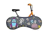 10 SEGUNDOS PARA AJUSTARLA - *** ¡Incluso su hijo/a puede ajustarla a la bicicleta por sí mismo/a! Está fabricada con el tejido más elástico del mercado - sin cremalleras, pinzas o sujeciones que se atasquen en las partes de la bicicleta. ¡Superfácil!*** 