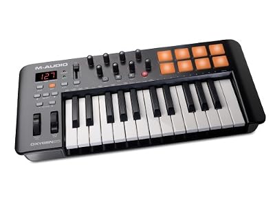 M-Audio Oxygen 25 IV Clavier Maître Midi 25 Touches avec 8 Pads Sensibles à la Vélocité et Boutons de Contrôles Assignables avec VIP 3.0 et Pack de Logiciels Inclus Noir