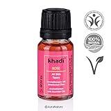 Siente cómo khadi Face Oil Rose suaviza visiblemente tu piel a medida que la aplicas. Disfruta de la suave sensación de mimos que dejan los pétalos de rosa sobre ella. Mime su cuerpo y su mente con el maravilloso aroma de los aceites esenciales: déjese hechizar por el aroma suave y suave de geranio y jamrosa . khadi Face and Body Oil Rose es 100% vegetal, vegana y sin ingredientes sintéticos. Funciona completamente sin siliconas o parafinas. El poder natural de la