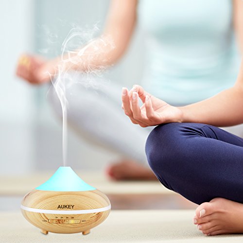 AUKEY Aroma Diffuser 200ML mit 7 Farben Luftbefeuchter mit kühlem Nebel und Automatische Timerfunktion, Holz-Basis für Büro / Schlafzimmer / Wohnzimmer / Arbeitszimmer / Yoga Spa - 4