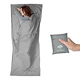Ultraligero, Compacto y Portátil: Sólo 15cm x 20cm cuando está plegado y un peso de 290g, tu forro de saco de dormir es compacto y lo suficientemente ligero para llevar en cualquier bolso o equipaje de camping, socorro o supervivencia.