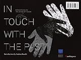 Image de A con-tatto col passato. Riflessioni sul senso del tatto-In touch with the past. Reflections on the sense of touch. Catalogo della mostra