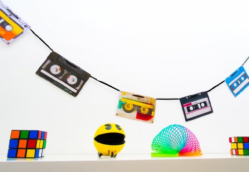 90er Jahre Party Deko Wimpelkette im Retro-Kassetten-Design