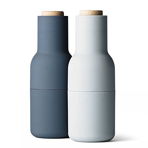 Menu - Bottle Salz- und Pfeffermühlen Set, klein, hellblau (Holzdeckel)