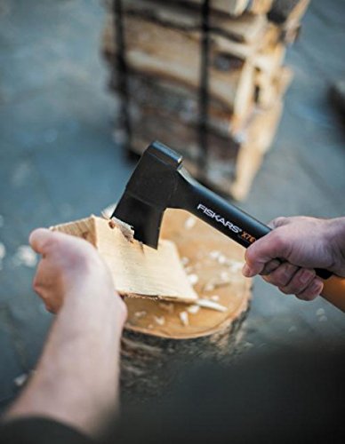 Fiskars Universalaxt X7-XS inklusive Axt- und Messerschärfer, schwarz / orange, 37,6 x 17 x 3,7 cm, 1020183 - 3