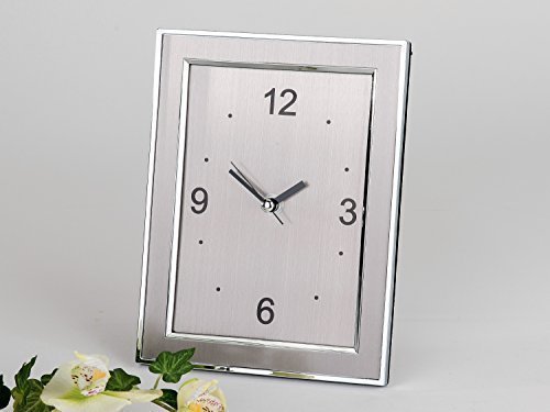 Moderne Tischuhr Deko Uhr sehr edel aus Aluminium in silber matt/glänzend 18x22 cm