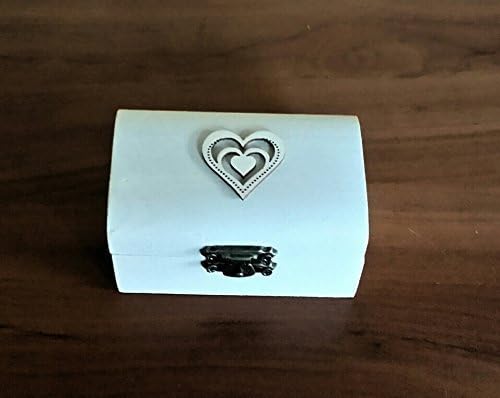 Wooden box for wedding rings, painted and decorated with burlap, lace and heart wood, special rustic weddings .Medidas 8,5x5x4,5 cm.