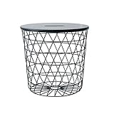 El marco de hierro de esta moderna mesa de café brinda un fuerte soporte, lejos de estar desactualizado, al igual que la rejilla, para que pueda guardar revistas o computadoras portátiles fácilmente.