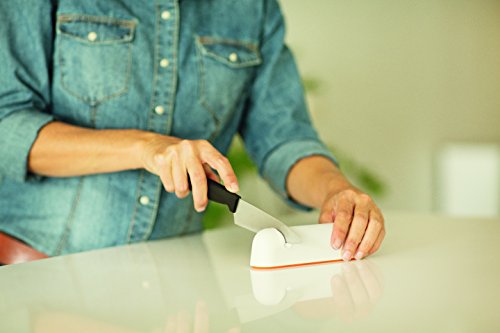 Fiskars Messerschärfer für glatte Messerklingen aus Stahl, Keramikschleifstein, Functional Form, Roll-Sharp, Weiß/Orange, 1014214 - 10