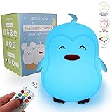 🐧 DURACIÓN DE MÁS DE 15 HORAS 🐧 Lámpara quitamiedos infantil con duración de la batería de 15 horas a máxima intensidad a un solo color ó 12 horas en programa de cambio de color. Se puede utilizar mientras carga y no hace falta tumbarla, a diferencia de otras