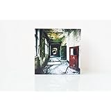 rote Tür Lost Place Foto auf Holz, im Quadrat, 10 x 10 cm