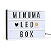 Produktbild Minuma LED Kino-Lichtbox | Lightbox in A4-Größe mit 130 schwarzen Buchstaben, Zahlen und Emojis | Betrieb der Deko-Leuchte über USB-Kabel | Der Cinema-Leuchtkasten läuft auch im Batteriebetrieb | Die Lampe hat Energieklasse A+