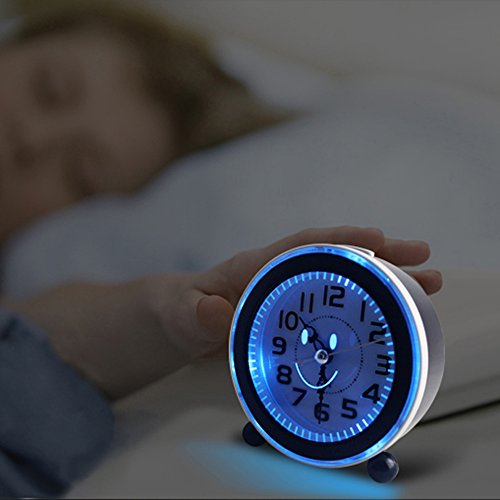 Pingxia 4 Zoll Großen Glockenwecker Ohne Ticken Wecker Laut Tischuhr Nachtlicht , Schlummerfunktion , Weckmelodien , Batteriebetrieben Schwarz 11.5cm × 10cm × 4.2cm - 7