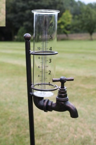 Regenmesser mit dekorativer Wasserhahn-Halterung und Regenauffangglas