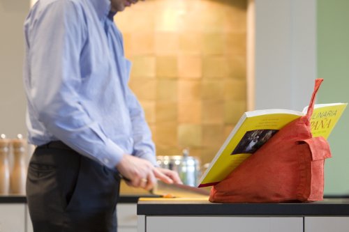 Book Seat 9346017000024 Lesesack/Buchstütze/Buchkissen/Tablet PC halter/Reisekissen mit Tasche, blau - 11